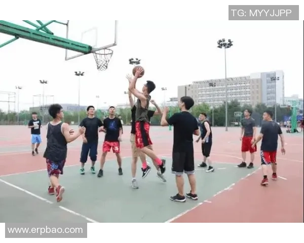 小朋友们的篮球梦：在球场上挥洒汗水与快乐的成长之旅